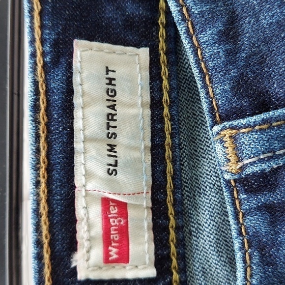 Wrangler slim straight jeans.Size 28 x30 - Picture 6 of 7